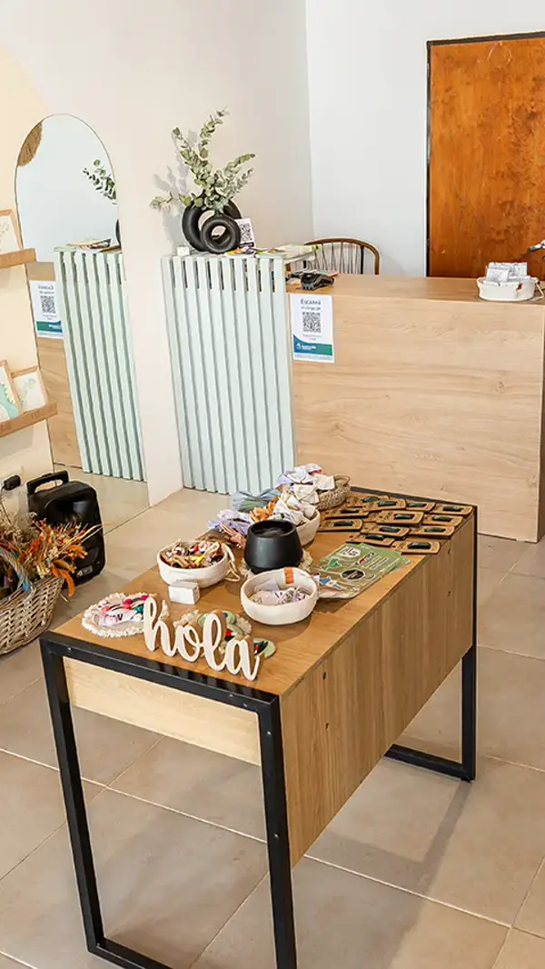 Local de artesanías del paseo comercial